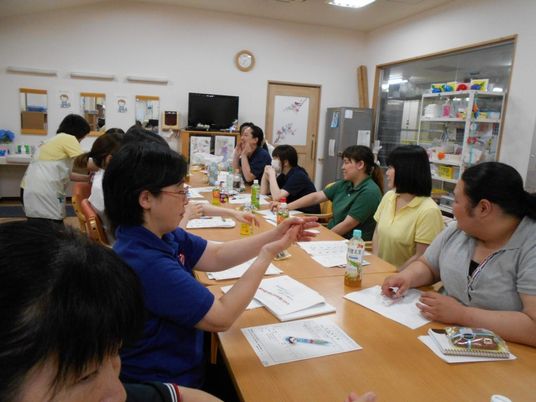 会議中の食堂  
