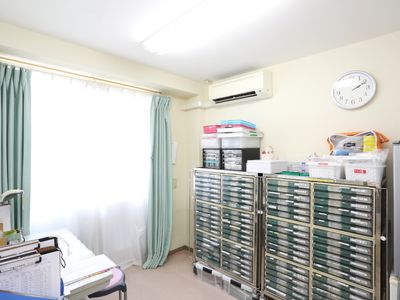 整理された医療資材の居室