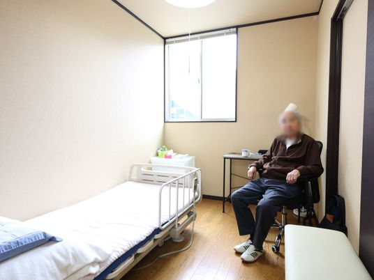 落ち着いた色の居室