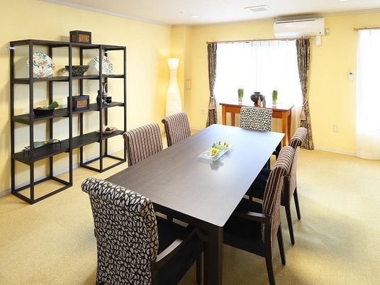 明るい食堂の一角