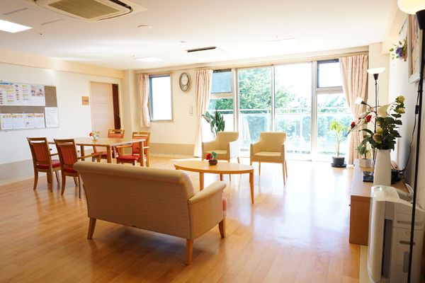 リラックスできる明るい居室