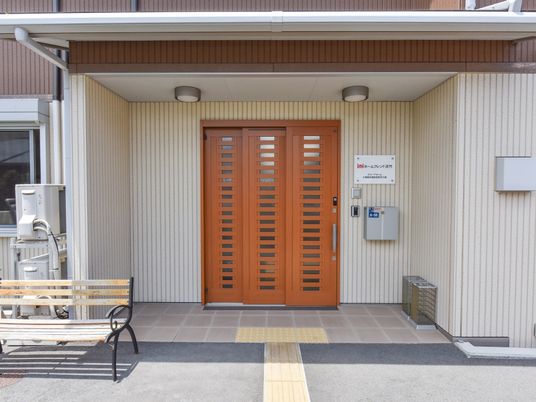 明るく清潔なエントランス