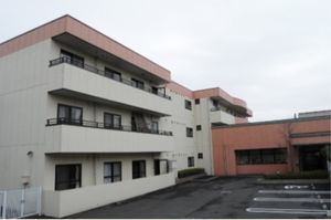 スタッフ募集中の施設外観