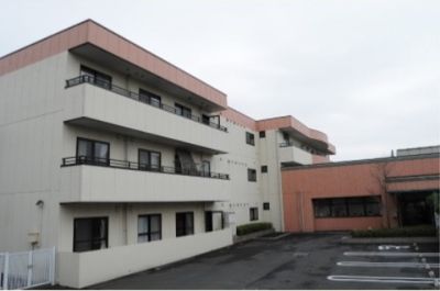 スタッフ募集中の施設外観