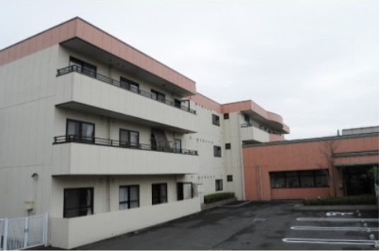 スタッフ募集中の施設外観