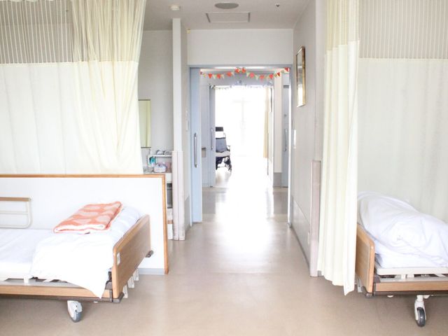 光が差し込む居室 居室 自然光が心地良い居室です。明るい空間で快適にお過ごしいただけます。