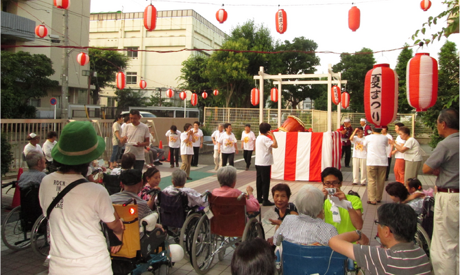 夏祭り中のテラス