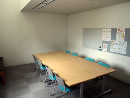 会議室のような多目的室  