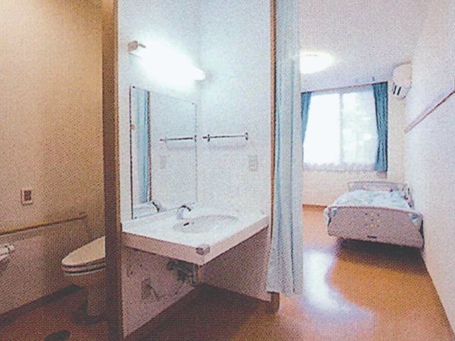 広々とした居室 居室 ゆったりとした空間がある居室には、明るい自然光が差し込みます。快適な生活環境が整っています。
