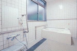 明るい浴室
