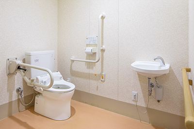 清潔な設備のあるトイレ
