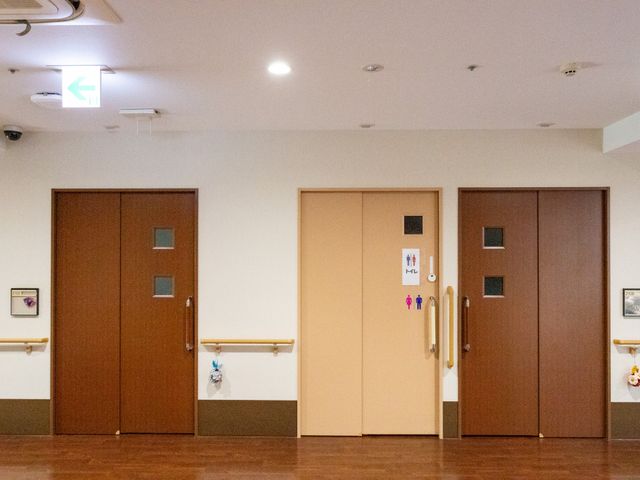 安心感のある廊下 廊下 広々とした廊下には、手すりが設置されており、安全に配慮された環境です。