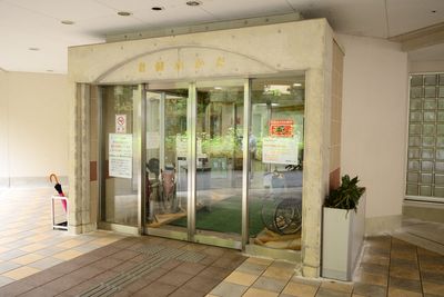 自動ドアのエントランス