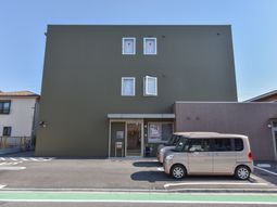 外観と駐車場