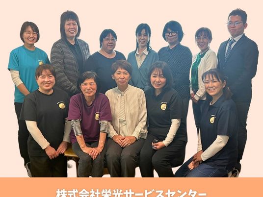 スタッフ集合の記念撮影  