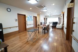 共有スペースの清潔な廊下
