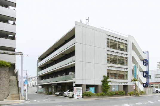 都市型の施設の外観