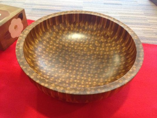 手作り感のある木製ボウル