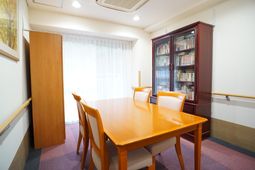 明るい読書スペース