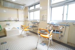 清潔な浴室設備