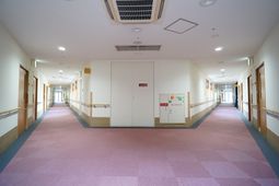 広々とした綺麗な廊下