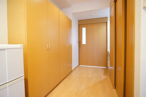 居室のクローゼットと入口