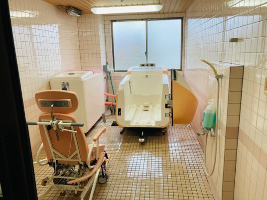 介護用バス設備の浴室