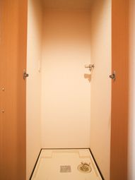 洗面所のシンプルな空間