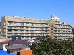 多階層の建物外観