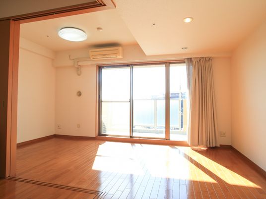 日差し入る明るい居室
