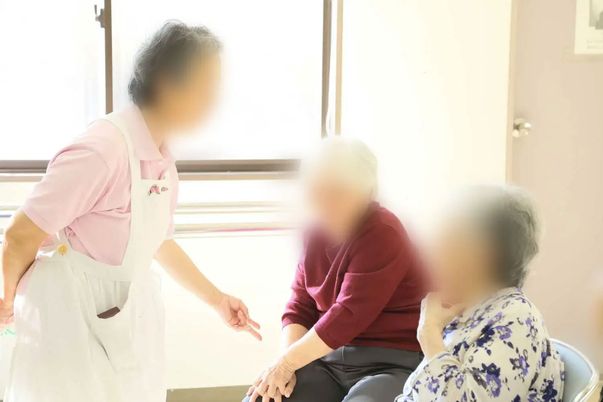 明るい室内の談話室