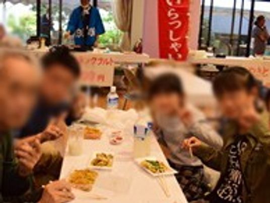賑やかなダイニングルーム