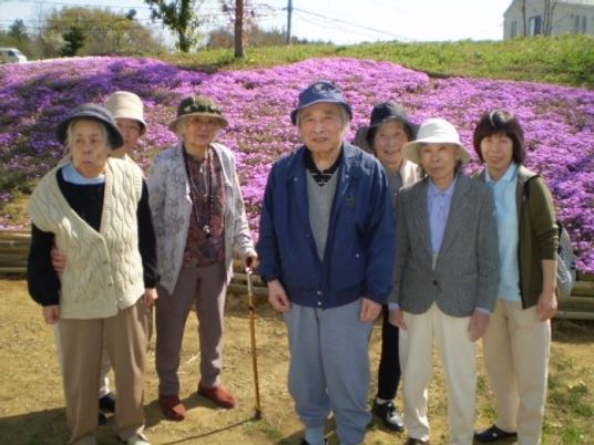 笑顔の集合の中庭