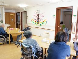 明るい食堂の風景