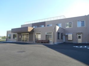広々とした施設の外観