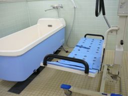 快適な設備の浴室