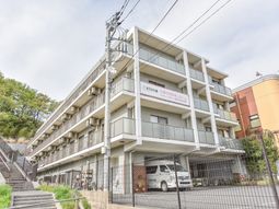 多階層の建物外観