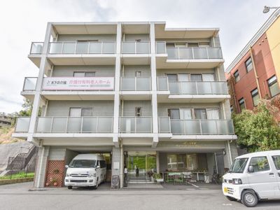 多階層の施設外観