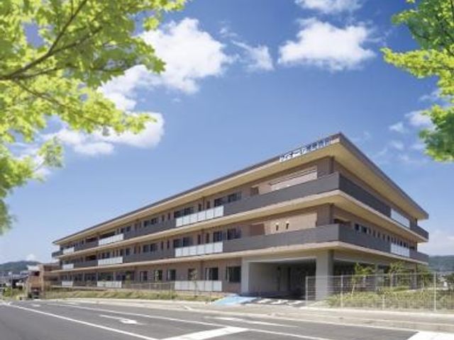 青空に映える建物外観 外観 青空に映えるモダンな外観です。快適な環境で働くことができます。