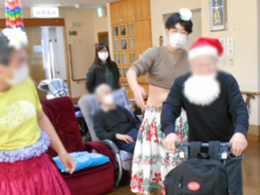 楽しげな室内の様子