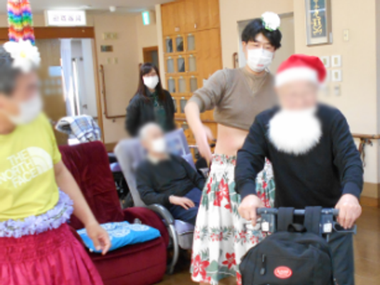 楽しげな室内の様子