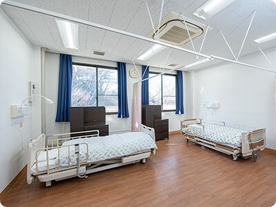 明るい居室の一角