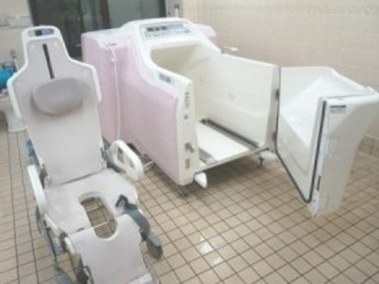 入浴用リフト浴室  