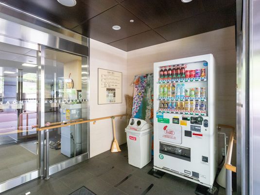 自動販売機付きエントランス