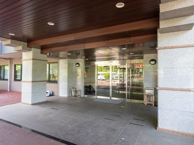 明るい入口エントランス