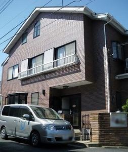 洒落た外観