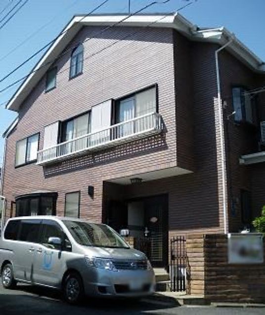 洒落た外観