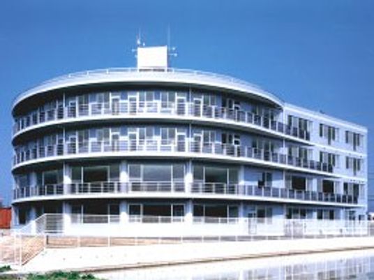 円形の建物外観  
