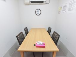 清潔な会議室