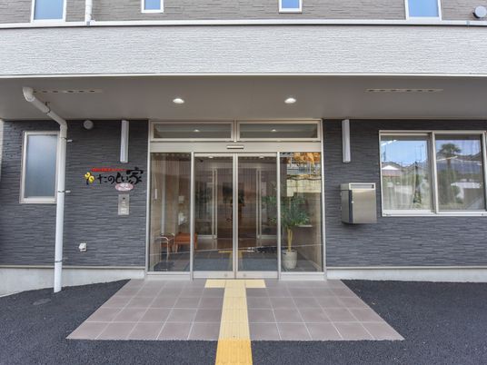 施設入口とアプローチ